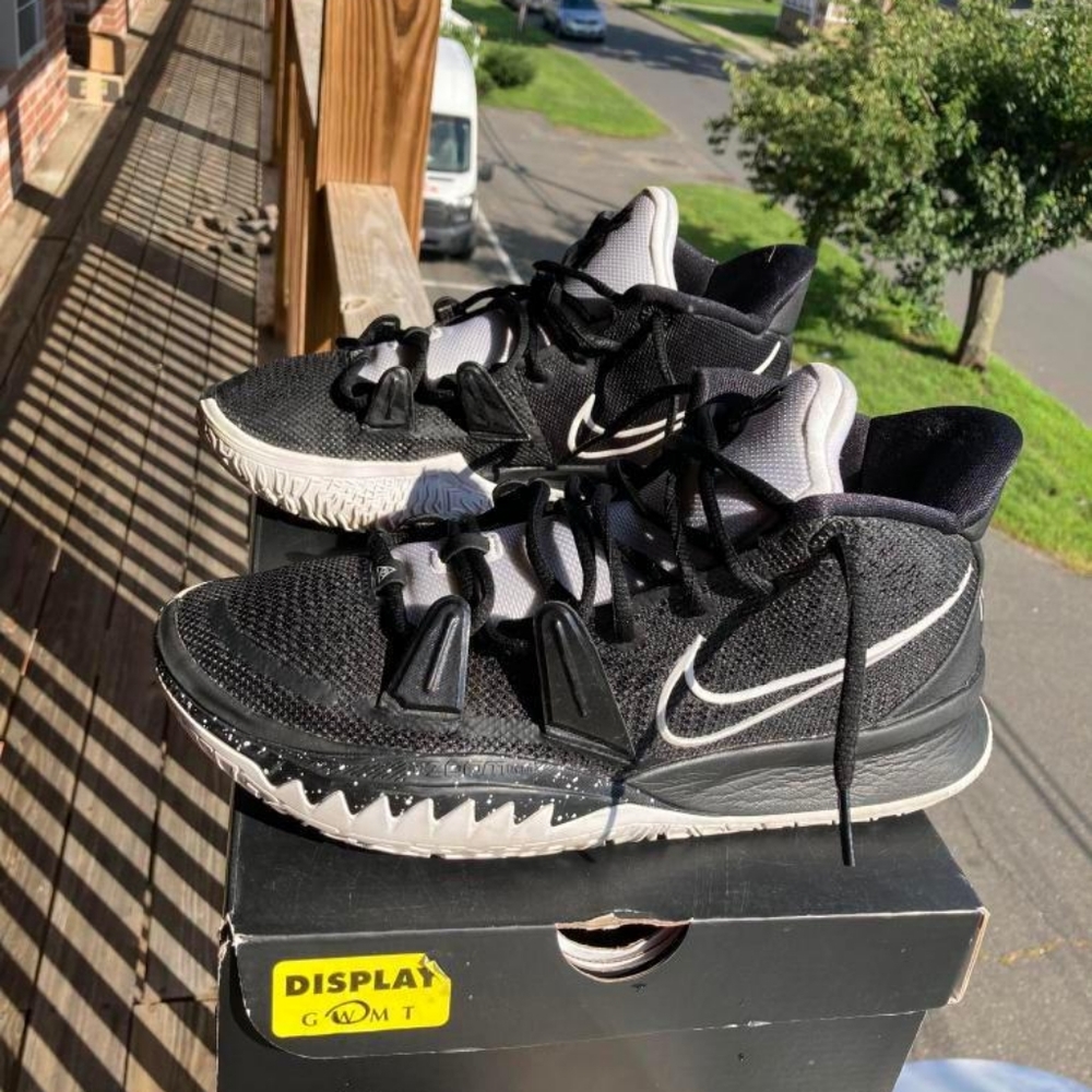 Nike kyrie 7 tb black swoosh size 9 men's.